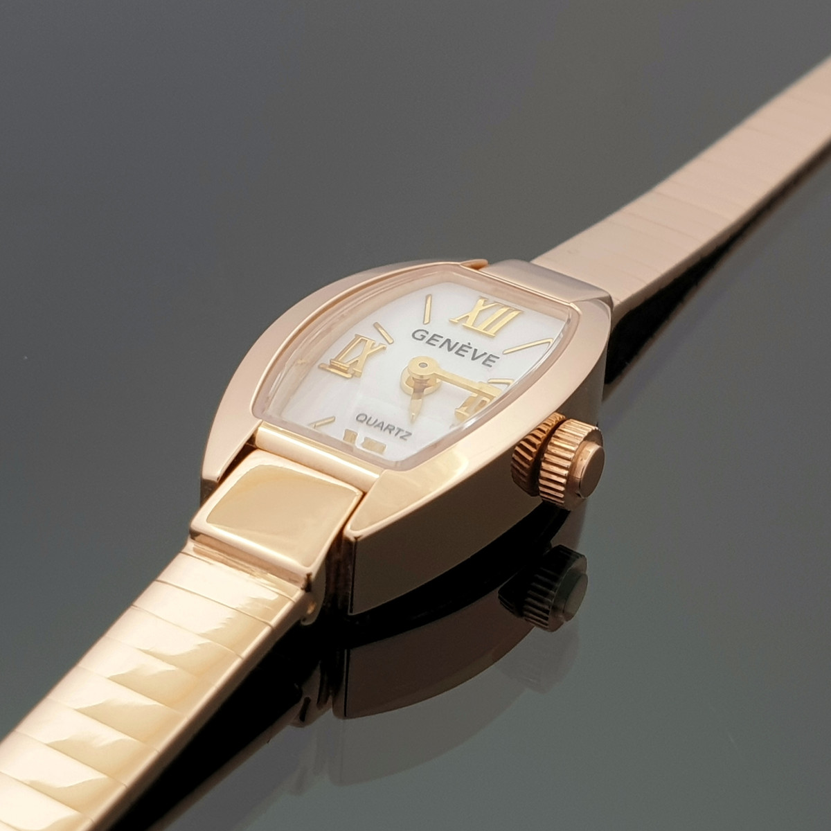 Gold watch (683) 1