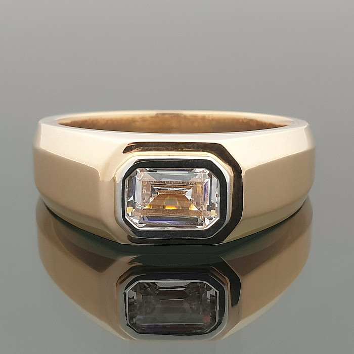 Wide gold ring with eyelet (1912)