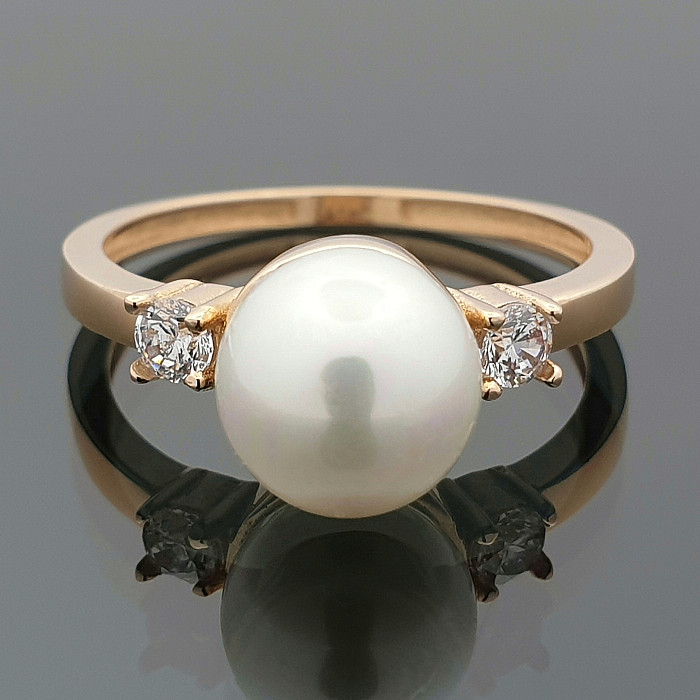 Gold ring with pearl and eyelets (1918)