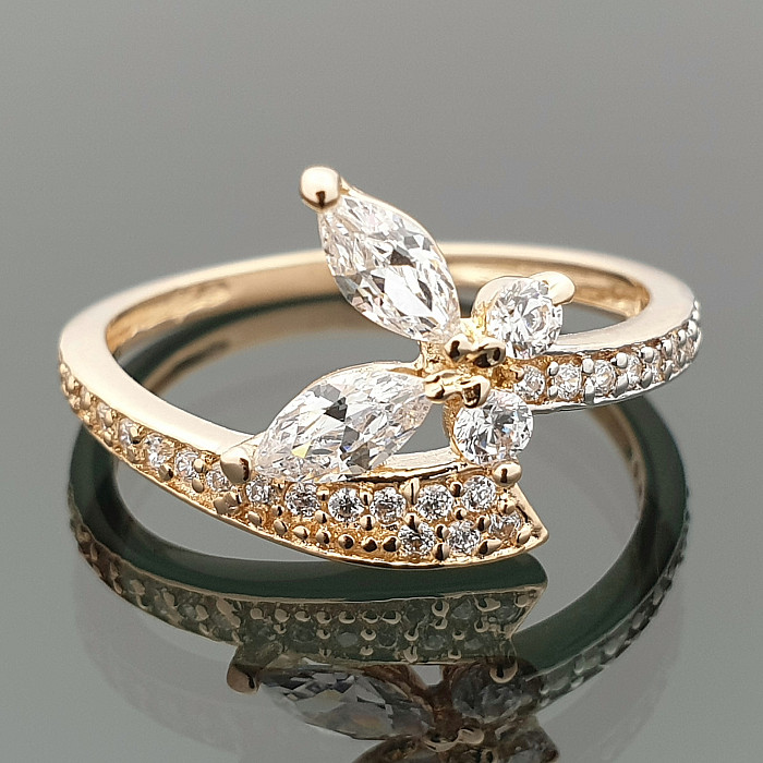 Gold ring with eyelets (1923)