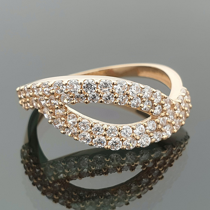 Gold ring with eyelets (1925)