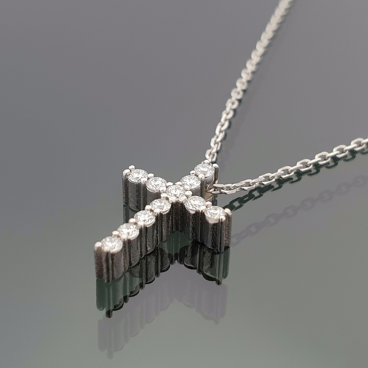 White gold chain with diamond cross (413) 1