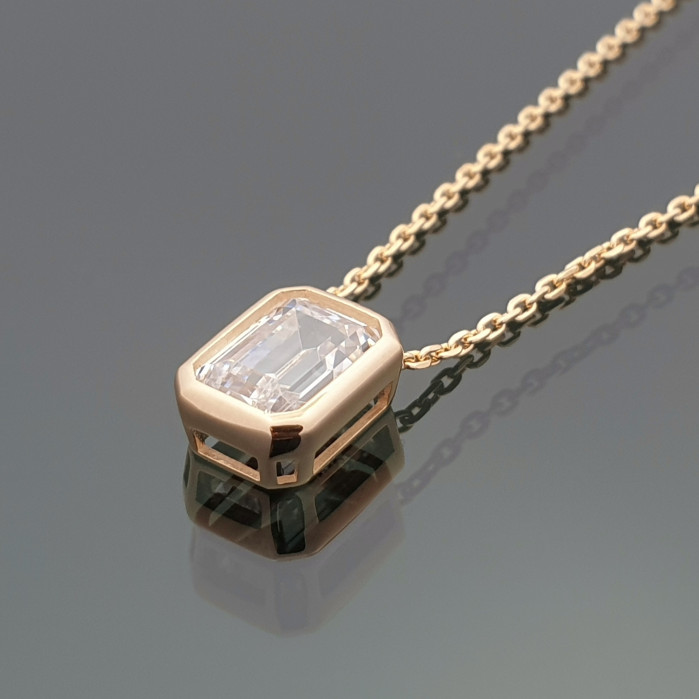 Gold chain with square pendant (1600)