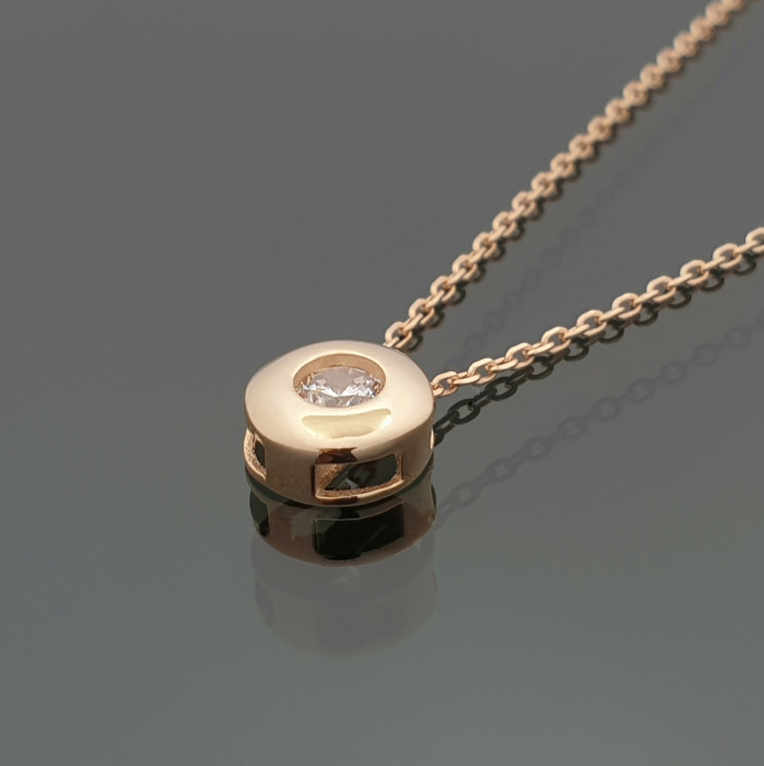 Gold chain with round pendant and eyelet (1608)