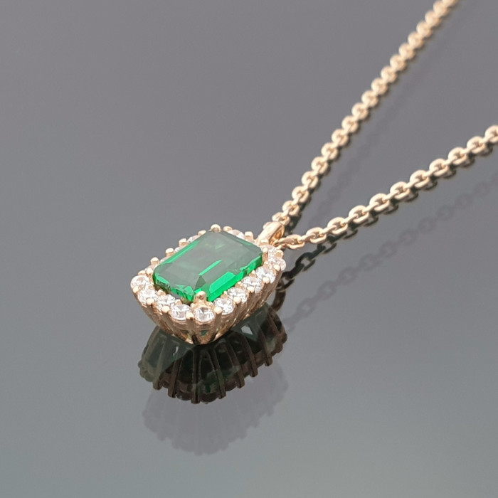 Gold chain with green pendant (1612)
