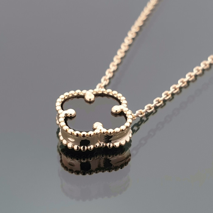 Gold chain with black clover pendant (1620)