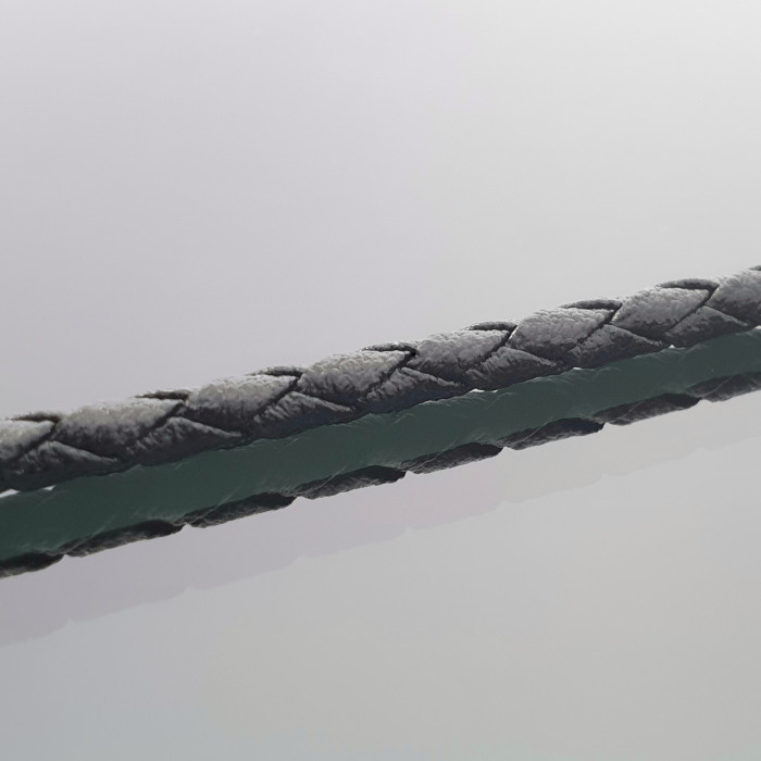 Leather chain with gold details (1663)