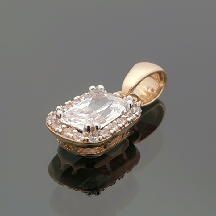 Gold pendant with square eye (1024)