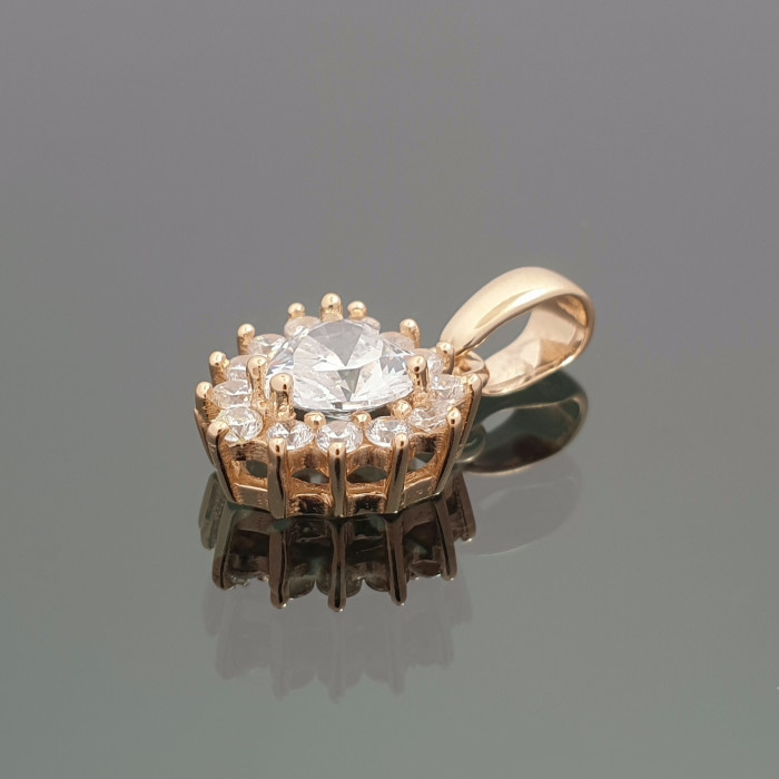 Gold pendant with eyelets (1037)