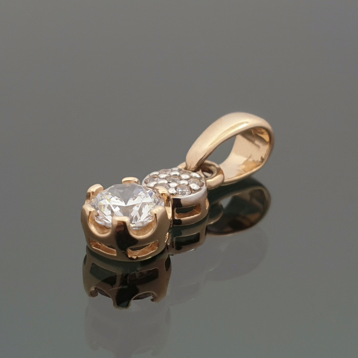 Gold pendant with eyelets (1042)
