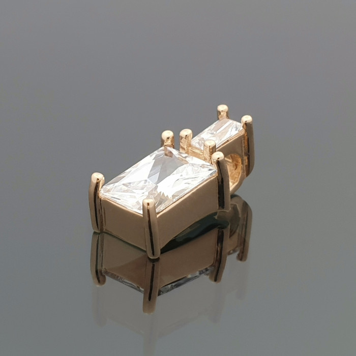 Gold pendant with square eye (1047)