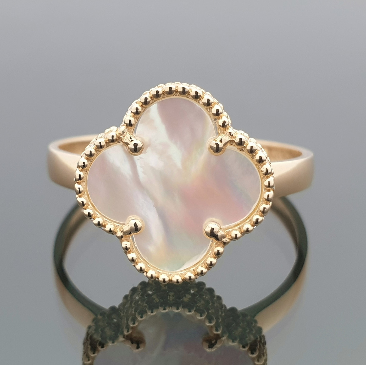 Zelta gredzens "Baltais āboliņš" (1979), Bez cilpām, Zelta standarts: 585, Produkta foto svars: 2.74 g - Rotājumlietas internetā