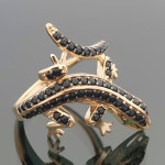 Zelta gredzens ar cilpiņām "Ķirzaka" (1994), Ar acīm, Zelta standarts: 585, Produkta foto svars: 3.70 g, Dārgakmeņi: Cirkons - Personalizētas rotājumlietas