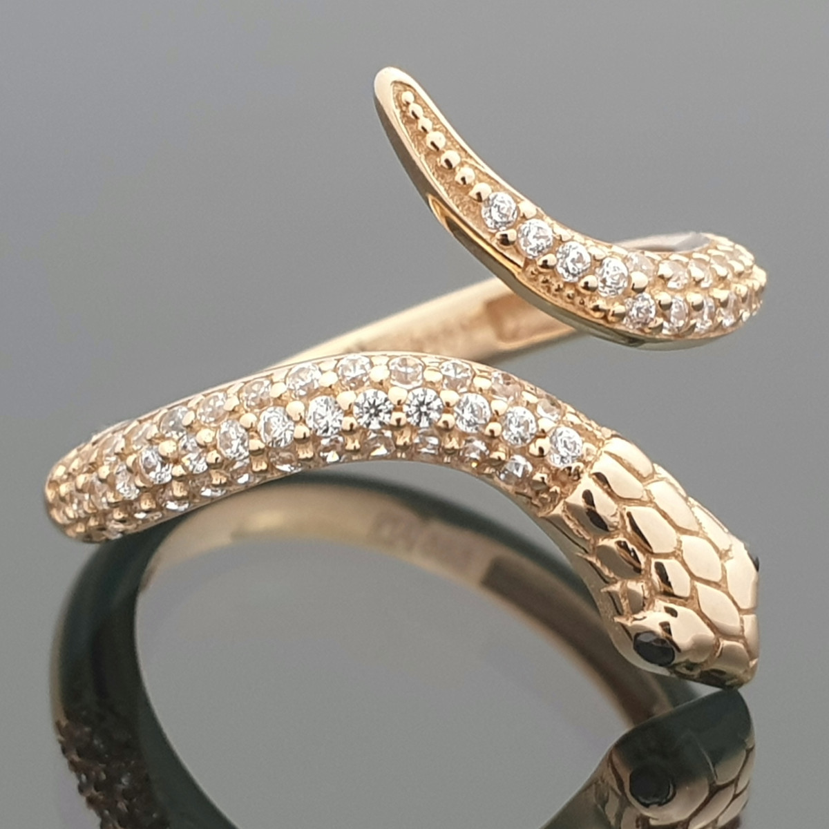 Zelta gredzens "Čūska" (1998), Ar acīm, Zelta standarts: 585, Produkta foto svars: 3.25 g, Dārgakmeņi: Cirkons - Rotājumlietas internetā