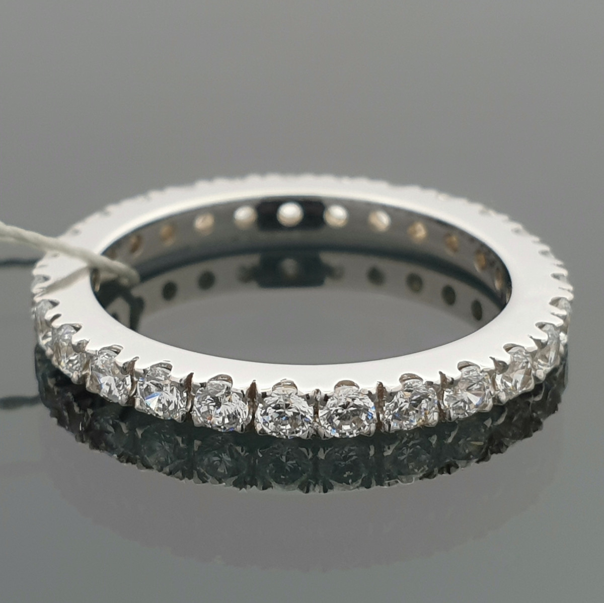 Baltā zelta cirkona cilpiņu rinda (2076), Ar acīm, Zelta standarts: 585, Produkta foto svars: 2.18 g, Dārgakmeņi: Cirkons - Rotājumlietas internetā