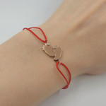 Raudono siūlo apyrankė su deimantais "Pėdutės" (137), Siūlo apyrankės, Aukso praba: 585, Gaminio nuotraukoje svoris: 1.18 g, Brangakmenis: Briliantas, Brangakmenio svoris: 0.03 ct, Brangakmenio svoris ct.: 0.01-0.09 ct - Papuošalai pagal užsakymą