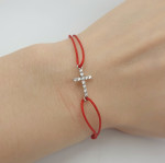 Raudono siūlo apyrankė su deimantų kryželiu (164), Siūlo apyrankės, Aukso praba: 585, Gaminio nuotraukoje svoris: 0.48 g, Brangakmenis: Briliantas, Brangakmenio svoris ct.: 0.20-0.29 ct, Brangakmenio svoris: 0.20 ct - Papuošalai pagal užsakymą