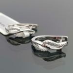 Baltā zelta auskari ar dimantiem un angļu aizdari (515), Auskari ar angļu aizdari, Zelta standarts: 585, Produkta foto svars: 1.85 g, Dārgakmeņi: Izcili, Dārgakmens svars: 0.09 ct, Dārgakmens svars ct.: 0.01-0.09 ct - Personalizētas rotājumlietas