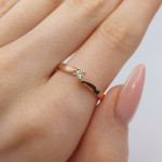 Klasikiniis sužadėtuvių žiedas su deimantu (2719), Klasikiniai sužadėtuvių žiedai, Aukso praba: 585, Gaminio nuotraukoje svoris: 2.37 g, Brangakmenis: Briliantas, Brangakmenio svoris: 0.08 ct, Brangakmenio svoris ct.: 0.01-0.09 ct - Papuošalai pagal užsakymą