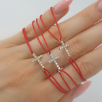 Raudono siūlo apyrankė su deimantų kryželiu (97), Siūlo apyrankės, Aukso praba: 585, Gaminio nuotraukoje svoris: 0.44 g, Brangakmenis: Briliantas, Brangakmenio svoris ct.: 0.20-0.29 ct, Brangakmenio svoris: 0.20 ct - Papuošalai pagal užsakymą