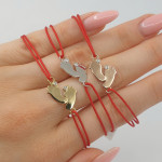 Raudono siūlo apyrankė su deimantais "Pėdutės" (98), Siūlo apyrankės, Aukso praba: 585, Gaminio nuotraukoje svoris: 1.16 g, Brangakmenis: Briliantas, Brangakmenio svoris ct.: 0.01-0.09 ct, Brangakmenio svoris: 0.03 ct - Papuošalai pagal užsakymą