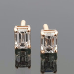 Rozā zelta auskari ar smaragda griezuma dimantiem (547), Auskari - twists, Zelta standarts: 585, Produkta foto svars: 1.17 g, Dārgakmeņi: Izcili, Dārgakmens svars ct.: 0.30-0.69 ct, Dārgakmens svars: 0.61 ct - Personalizētas rotājumlietas