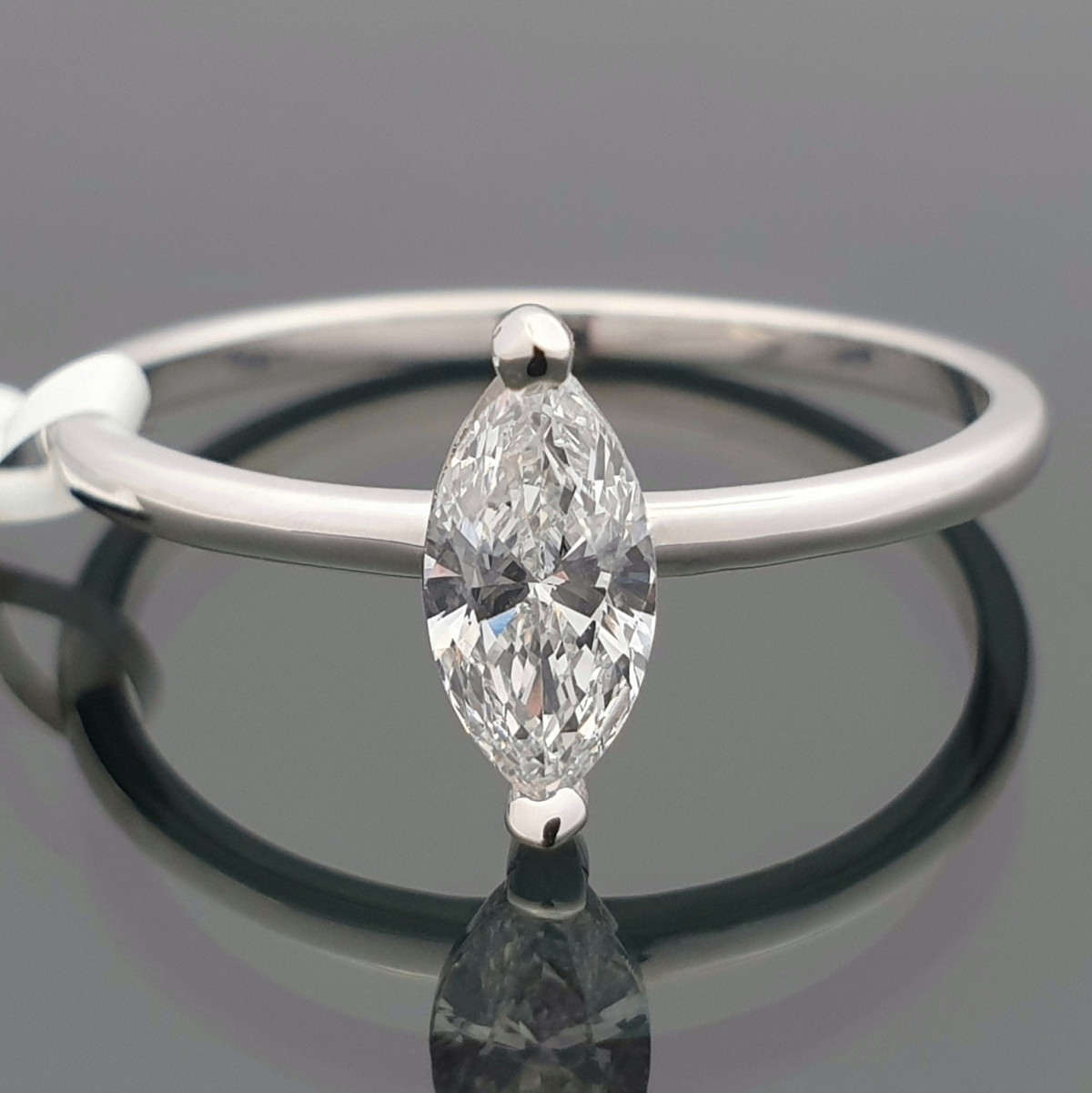 Saderināšanās gredzens ar laboratorijā audzētu dimantu (47), LAB AUDZĒTI ziedi, Zelta standarts: 585, Produkta foto svars: 1.91 g, Dārgakmeņi: Lab Grown diamond, Dārgakmens svars ct.: 0.30-0.69 ct, Dārgakmens svars: 0.60 ct - Rotājumlietas internetā