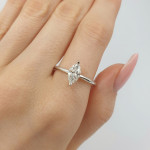 Klasisks baltā zelta gredzens ar laboratorijā audzētu dimantu (48), LAB AUDZĒTI ziedi, Zelta standarts: 585, Produkta foto svars: 1.99 g, Dārgakmeņi: Lab Grown diamond, Dārgakmens svars ct.: 0.70-1.50 ct, Dārgakmens svars: 0.75 ct - Pielāgotas rotājumlietas