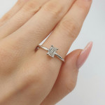 Baltā zelta gredzens ar laboratorijā audzētu "Smaragda" dimantu (49), LAB AUDZĒTI ziedi, Zelta standarts: 585, Produkta foto svars: 1.96 g, Dārgakmeņi: Lab Grown diamond, Dārgakmens svars: 0.40 ct, Dārgakmens svars ct.: 0.30-0.69 ct - Pielāgotas rotājumlietas