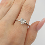 Klasisks saderināšanās gredzens ar laboratorijā audzētu dimantu (57), LAB AUDZĒTI ziedi, Zelta standarts: 585, Produkta foto svars: 2.04 g, Dārgakmeņi: Lab Grown diamond, Dārgakmens svars: 0.90 ct, Dārgakmens svars ct.: 0.70-1.50 ct - Pielāgotas rotājumlietas