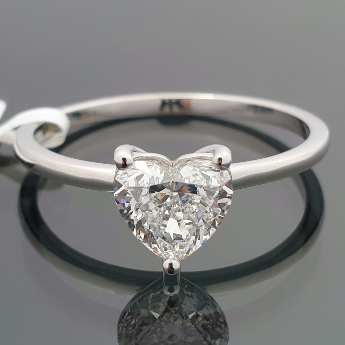 Klasisks saderināšanās gredzens ar laboratorijā audzētu dimantu (57), LAB AUDZĒTI ziedi, Zelta standarts: 585, Produkta foto svars: 2.04 g, Dārgakmeņi: Lab Grown diamond, Dārgakmens svars: 0.90 ct, Dārgakmens svars ct.: 0.70-1.50 ct - Rotājumlietas internetā