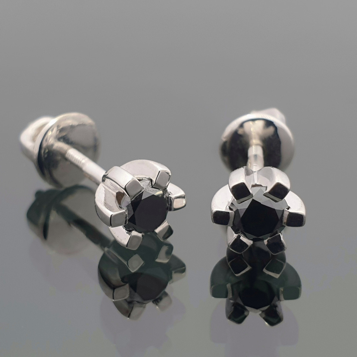 Baltā zelta auskari ar melniem dimantiem (487), Auskari - twists, Zelta standarts: 585, Produkta foto svars: 2.10 g, Dārgakmeņi: Dimants, Dārgakmens svars ct.: 0.30-0.69 ct, Dārgakmens svars: 0.50 ct - Rotājumlietas internetā