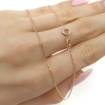 Sarkanā zelta ķēdīte (1690), Plānas ķēdes, Zelta standarts: 585, Produkta foto svars: 1.40 g - Pielāgotas rotājumlietas