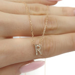 Sarkanā zelta ķēdīte ar kulonu (1734), Vēstules, Zelta standarts: 585, Produkta foto svars: 1.74 g, Dārgakmeņi: Cirkonis - Pielāgotas rotājumlietas