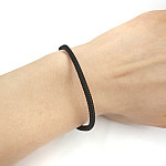 Melna rokassprādze ar zelta aizdari (722), Piedāvā aproces, Zelta standarts: 585, Produkta foto svars: 3.54 g / 3.82 g
 - Pielāgotas rotājumlietas