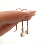 Sarkanā zelta auskari (1934), Ar pērlēm, Zelta standarts: 585, Produkta foto svars: 2.78 g, Dārgakmeņi: Perlas - Personalizētas rotājumlietas