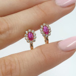 Rozā zelta auskari ar cilpiņām (1973), Auskari ar angļu aizdari, Zelta standarts: 585, Produkta foto svars: 1.20 g, Dārgakmeņi: Cirkonis - Personalizētas rotājumlietas