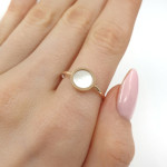 Zelta gredzens ar baltu emalju (2109), Bez cilpām, Zelta standarts: 585, Produkta foto svars: 1.05 g - Pielāgotas rotājumlietas