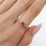 Zelta gredzens ar briljantiem "Gabriela" (1109), Sieviešu gredzeni, Zelta standarts: 585, Produkta foto svars: 3.56 g, Dārgakmeņi: Izcili, Dārgakmens svars ct.: 0.10-0.19 ct, Dārgakmens svars: 0.18 ct - Pielāgotas rotājumlietas