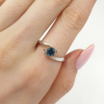 Zelta gredzens ar topāzu (600), Sieviešu gredzeni, Zelta standarts: 585, Produkta foto svars: 3.07 g, Dārgakmeņi: Topāzs, Dārgakmens svars: 0,35 ct, Dārgakmens svars ct.: 0.30-0.69 ct - Pielāgotas rotājumlietas