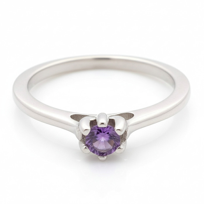 Baltā zelta gredzens, kas dekorēts ar ametista akmeni (654)
