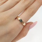 Zelta gredzens ar safīru (748), Sieviešu gredzeni, Zelta standarts: 585, Produkta foto svars: 3.91 g, Dārgakmeņi: Safīrs, Dārgakmens svars: 0.34 ct, Dārgakmens svars ct.: 0.30-0.69 ct - Pielāgotas rotājumlietas