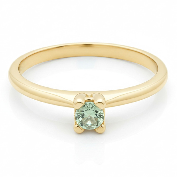  Gold ring decorated with green sapphire (901)