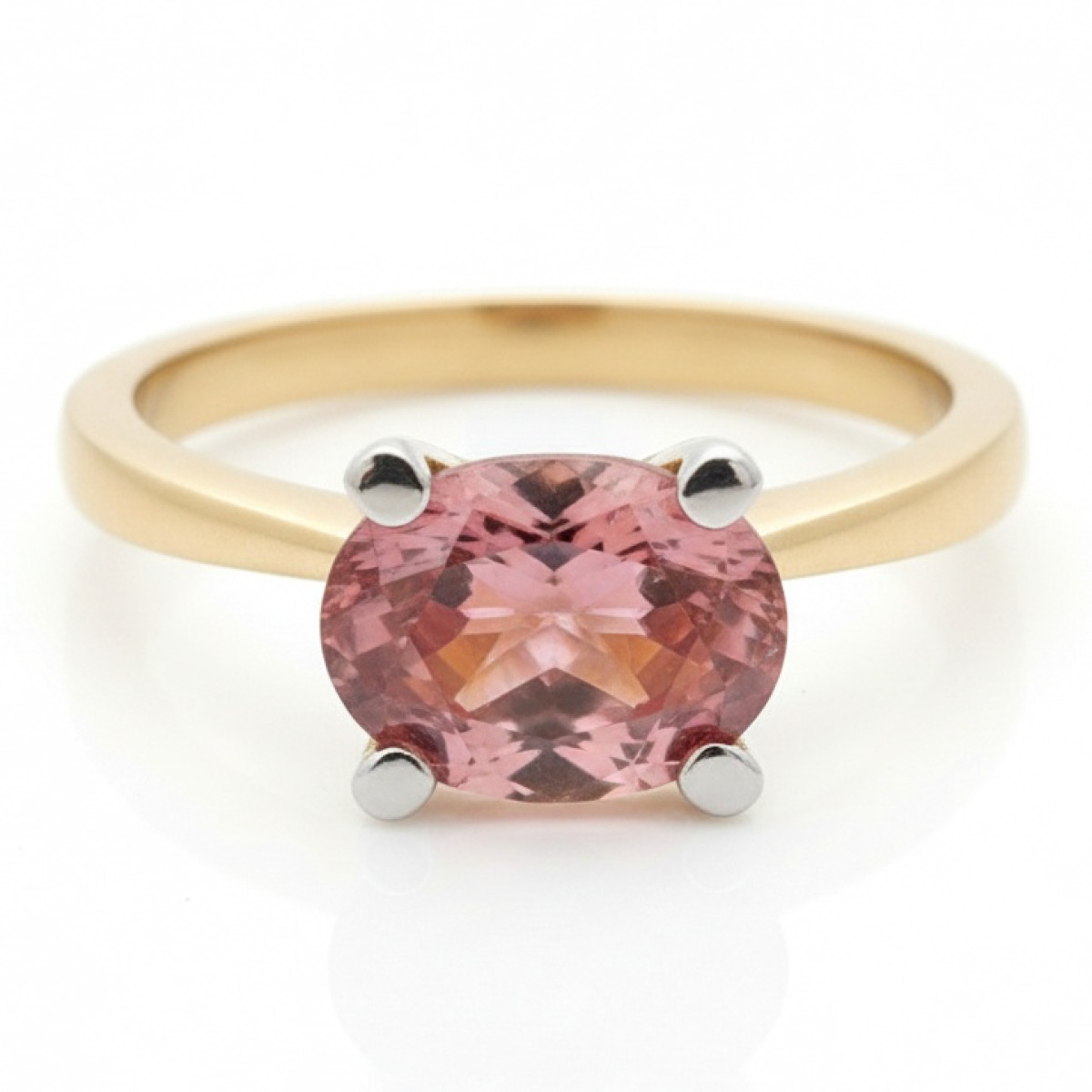 Zelta gredzens ar turmalīna rubelītu (903), Sieviešu gredzeni, Zelta standarts: 585, Produkta foto svars: 2.88 g, Dārgakmeņi: Turmalīns rubelīts, Dārgakmens svars ct.: 1.51-2.00 ct, Dārgakmens svars: 1.85 ct - Rotājumlietas internetā