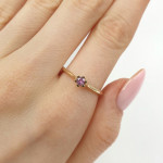 Zelta gredzens ar rozā safīru (904), Sieviešu gredzeni, Zelta standarts: 585, Produkta foto svars: 2.16 g, Dārgakmeņi: Safīrs, Dārgakmens svars ct.: 0.10-0.19 ct, Dārgakmens svars: 0.15 ct - Pielāgotas rotājumlietas