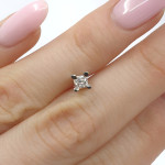 Baltā zelta auskari ar dimantu (638), Pīrsinga auskari, Zelta standarts: 750, Produkta foto svars: 0.98 g, Dārgakmeņi: Izcili, Dārgakmens svars: 0.10 ct, Dārgakmens svars ct.: 0.10-0.19 ct - Personalizētas rotājumlietas