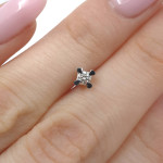 Baltā zelta auskari ar dimantu (639), Pīrsinga auskari, Zelta standarts: 750, Produkta foto svars: 0.93 g, Dārgakmeņi: Izcili, Dārgakmens svars: 0.06 ct, Dārgakmens svars ct.: 0.01-0.09 ct - Personalizētas rotājumlietas