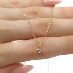 Rozā zelta ķēdīte ar dimanta kulonu (451), Akutes, Zelta standarts: 585, Produkta foto svars: 1.63 g, Dārgakmeņi: Izcili, Dārgakmens svars ct.: 0.01-0.09 ct, Dārgakmens svars: 0.08 ct - Pielāgotas rotājumlietas