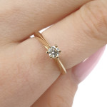 Dzeltenā zelta klasiskais saderināšanās gredzens ar dimantu (3029), Klasiskie saderināšanās gredzeni, Zelta standarts: 585, Produkta foto svars: 2.25 g, Dārgakmeņi: Izcili, Dārgakmens svars ct.: 0.10-0.19 ct, Dārgakmens svars: 0.18 ct - Pielāgotas rotājumlietas