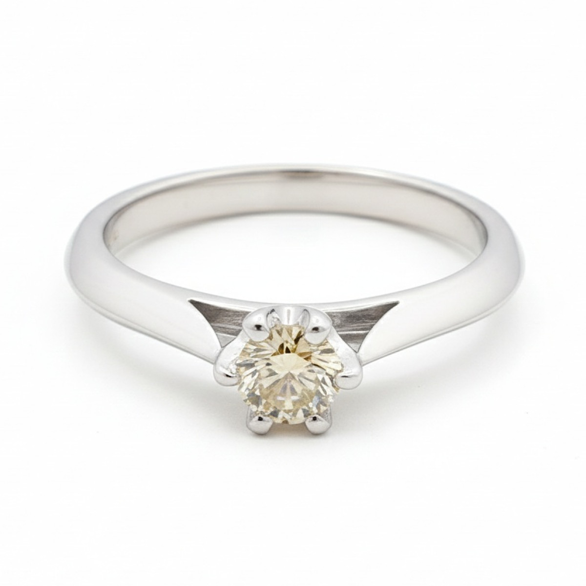 Baltā zelta saderināšanās gredzens ar izsmalcinātu dimantu (3032), Klasiskie saderināšanās gredzeni, Zelta standarts: 585, Produkta foto svars: 2.14 g, Dārgakmeņi: Izcili, Dārgakmens svars ct.: 0.10-0.19 ct, Dārgakmens svars: 0.19 ct - Rotājumlietas internetā